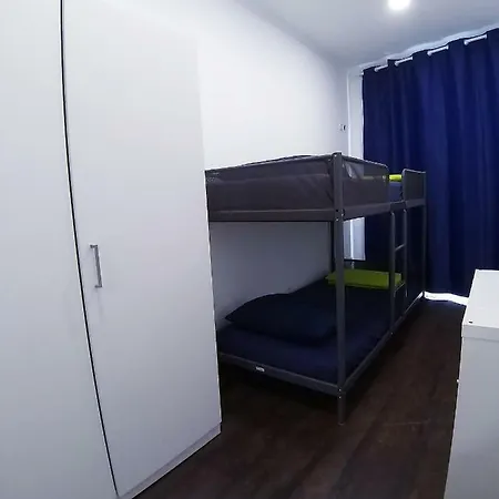 Theorynomad Al Hostel